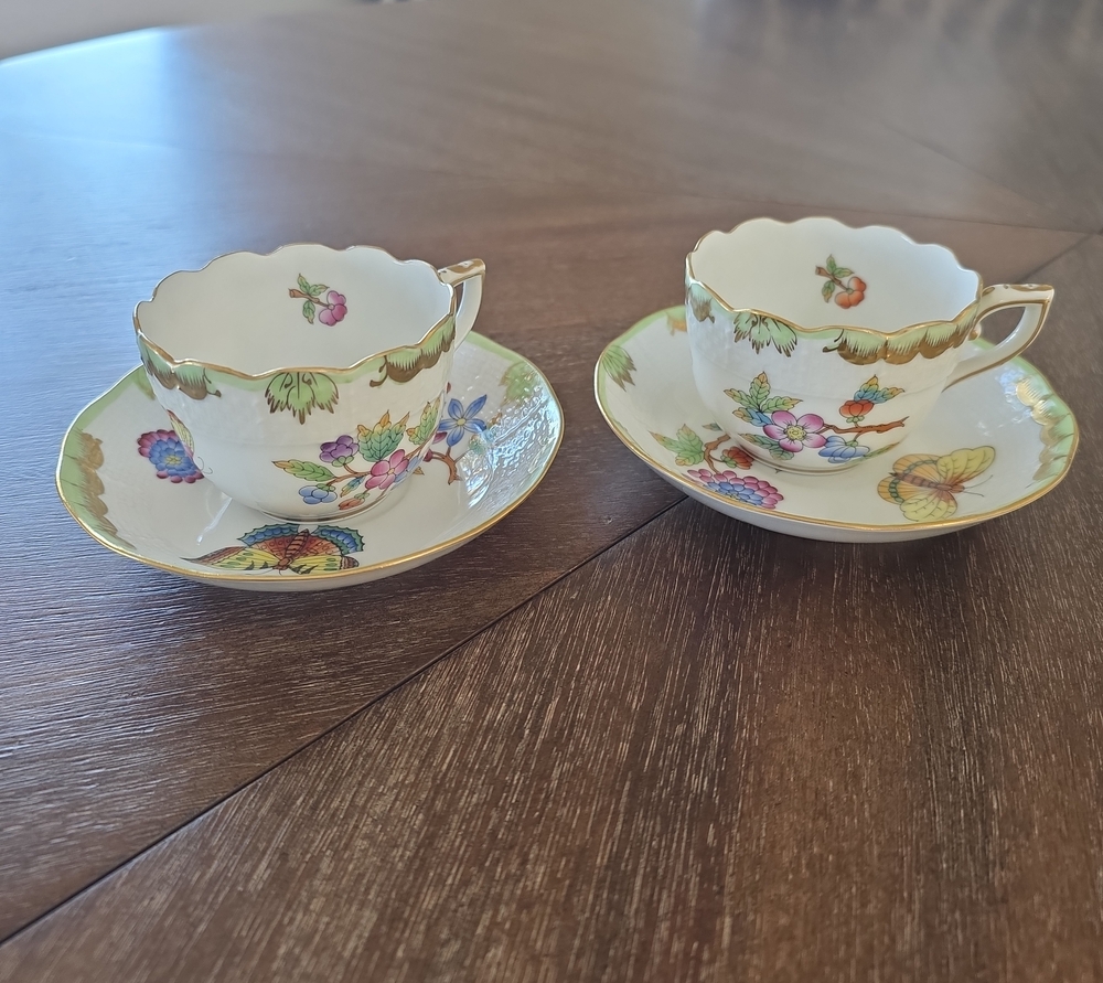 2 HEREND Fine China Demitasse Queen Victoria Teacup and Saucer - Picture 3 of 15